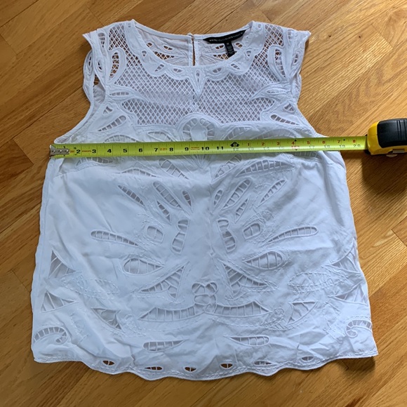 WHBM sleeveless white eyelet top - Picture 4 of 7